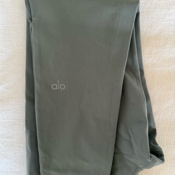 Alo Leggings - Picture 3 of 3